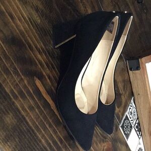 Jones New York Black Suede Block Heeled Pumps with Pretty Gold Detail Size 7.5